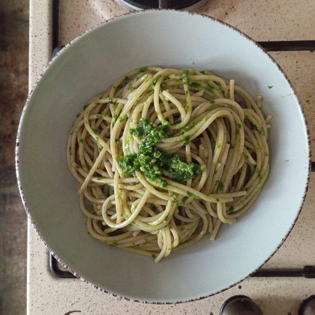 spaghetti semintegrali di Solina con pesto di aglio orsino